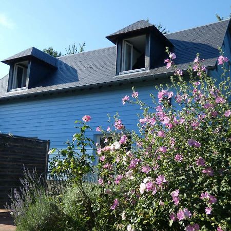 Les Petits Matins Bleus - Chambres D'Hotes "Les Pommiers" Sainte-Marguerite-de-Viette Exterior foto