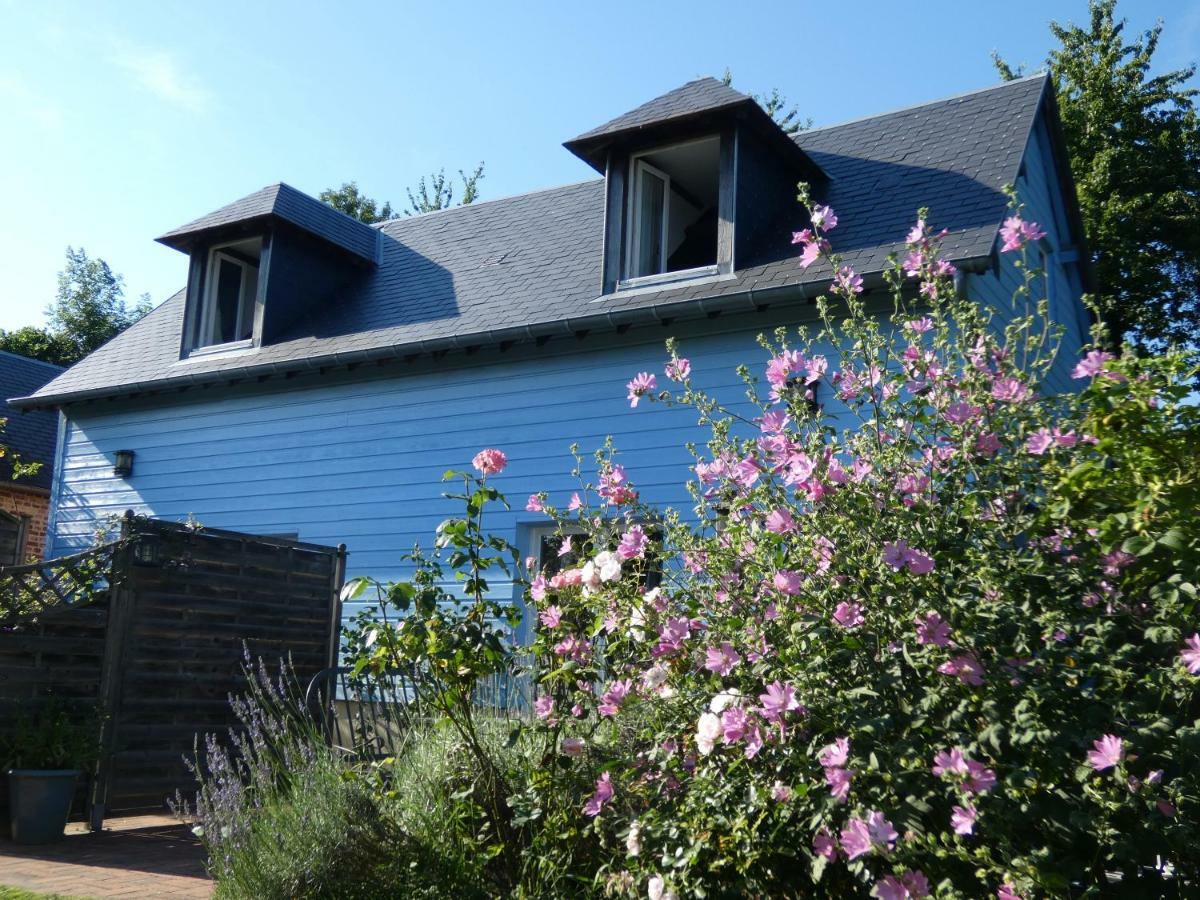 Les Petits Matins Bleus - Chambres D'Hotes "Les Pommiers" Sainte-Marguerite-de-Viette Exterior foto